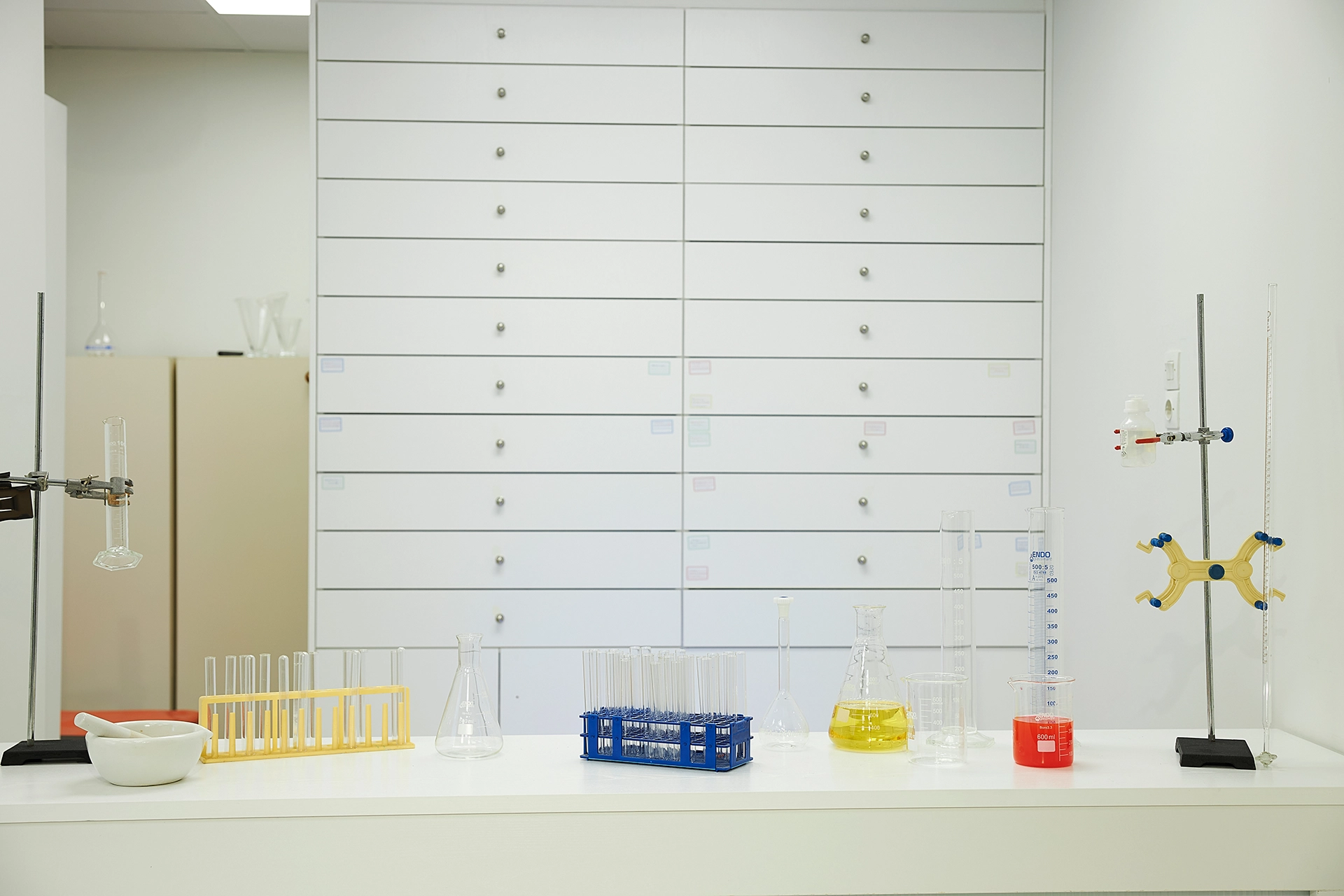 iekalfa - Τεχνικός Φαρμάκων, Καλλυντικών και Παρεμφερών Προϊόντων - εξοπλισμός