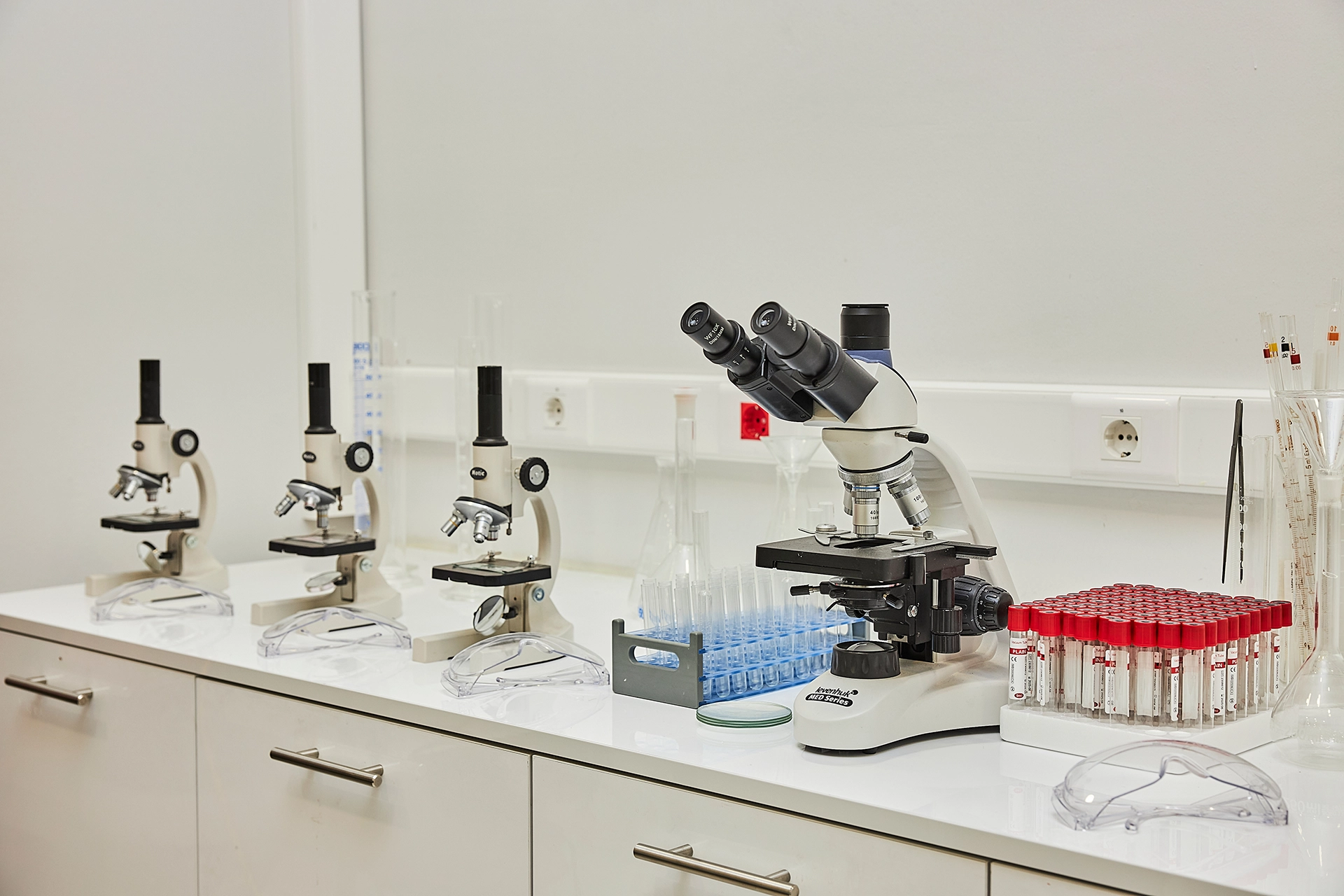 iekalfa - Τεχνικός Φαρμάκων, Καλλυντικών και Παρεμφερών Προϊόντων - καλλυντικά