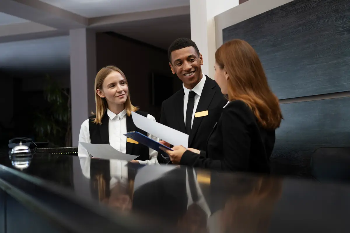 saekalfa - δουλειά σεζόν - hotel manager. jpg